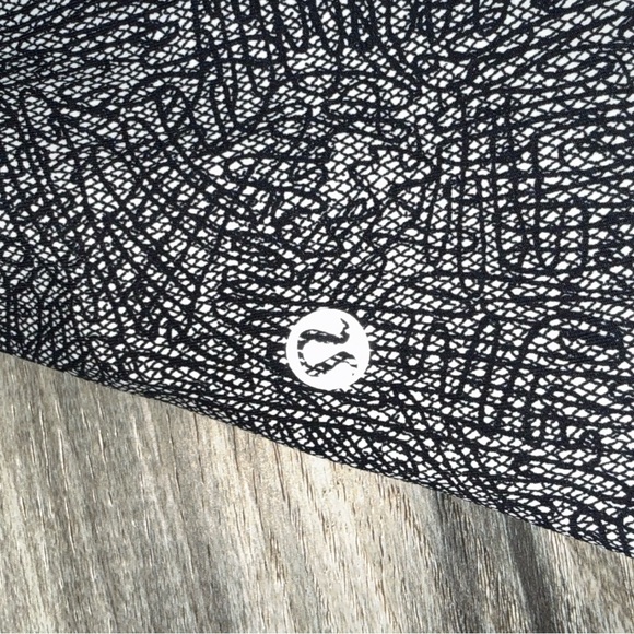 Set of Four Stylish Leggings in Various Colors Lululemon size 4 (1 maroon) 6 (3) - Picture 2 of 5